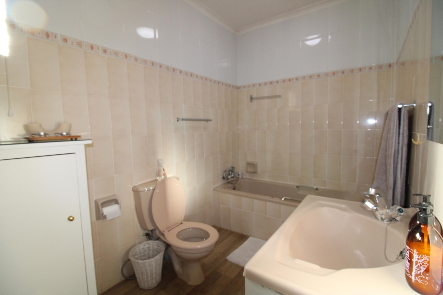To Let 3 Bedroom Property for Rent in Somerset West Western Cape